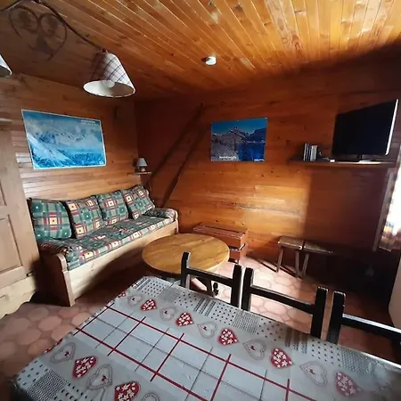 Chalet Les Pinots Dağ evi